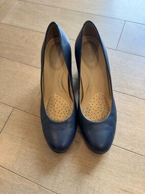 Geox Navy Leather Round-Toe Pumps